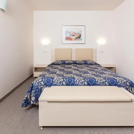 Neven Hotel 4*