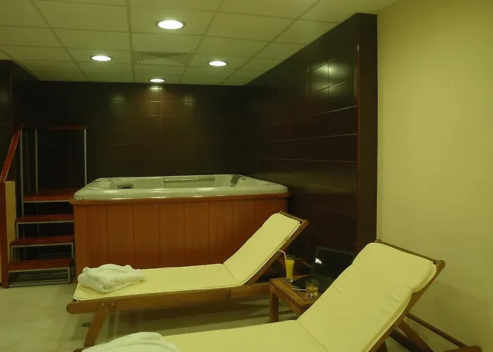 Neven אקהטופול