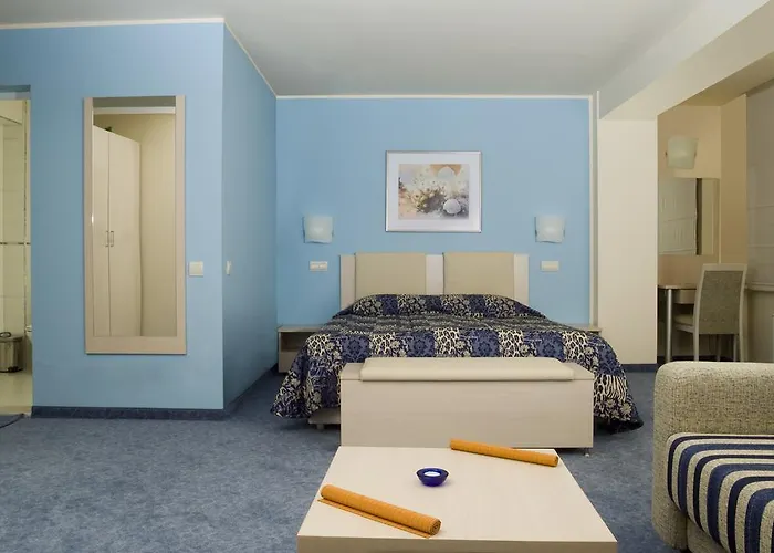 Neven 4* אקהטופול