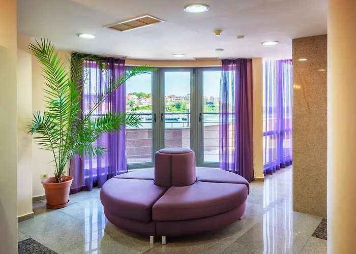 מלון Neven אקהטופול