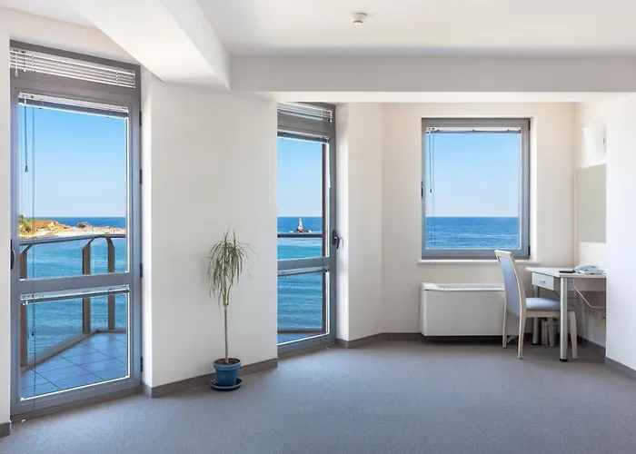 Neven אקהטופול